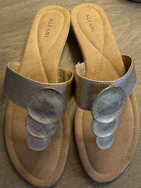 NEW Alfani Fleur Slide Thong Sandals Metallic Gold with Disc Embellishments  9